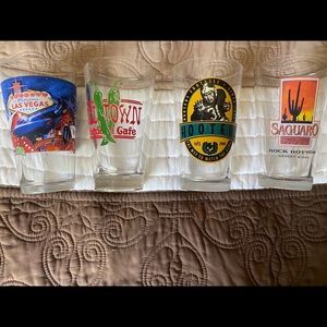 Pint glasses set